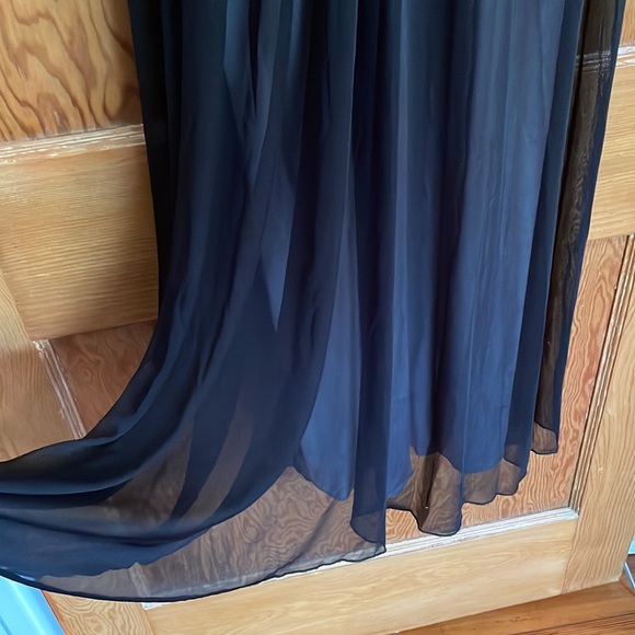 Long black and sequin dress - Picture 3 of 9